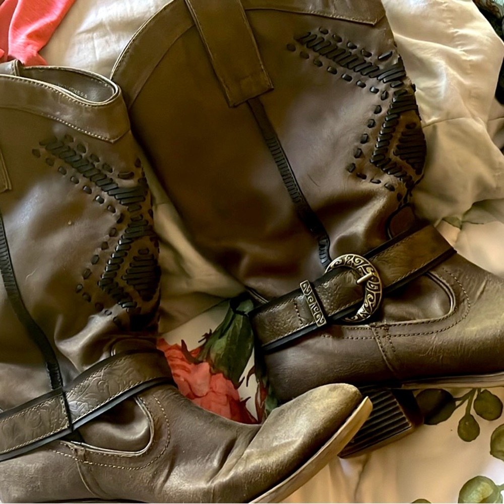 Women’s boots